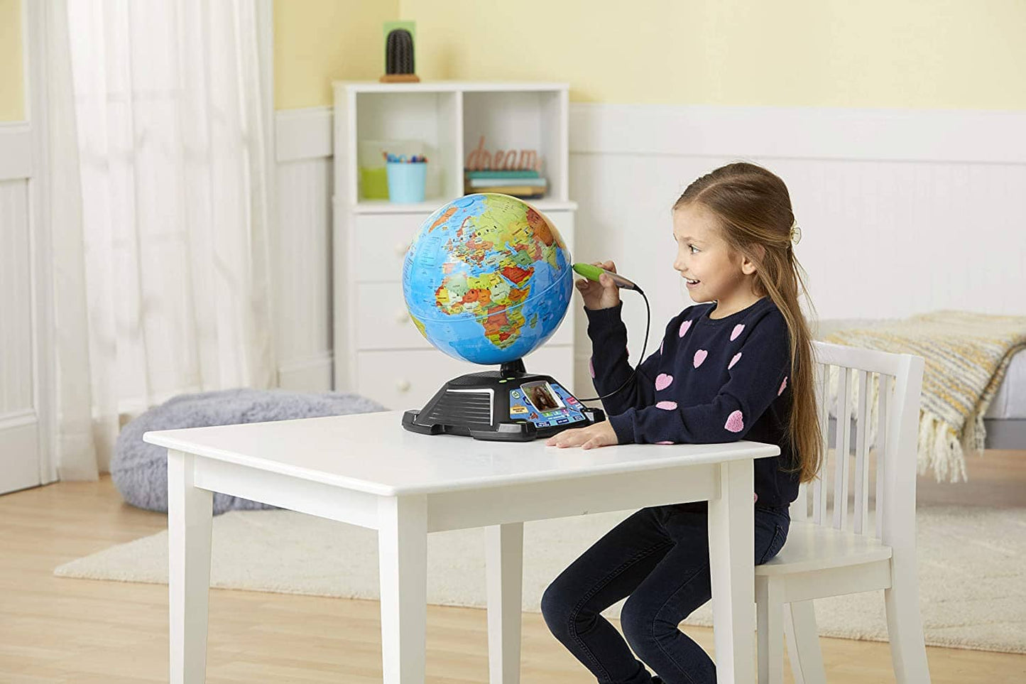 Leapfrog - Magic Adventures Globe - Interactive Educational Children's Globe with LCD Screen and BBC Videos