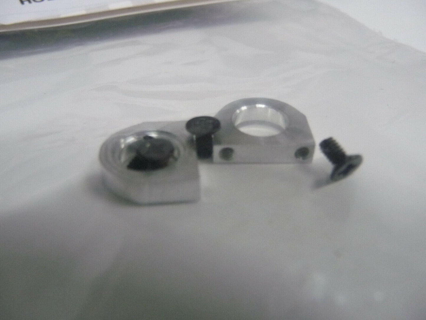 BRM SLOT RS-205 RevoSlot Front Axle Holders + Screws