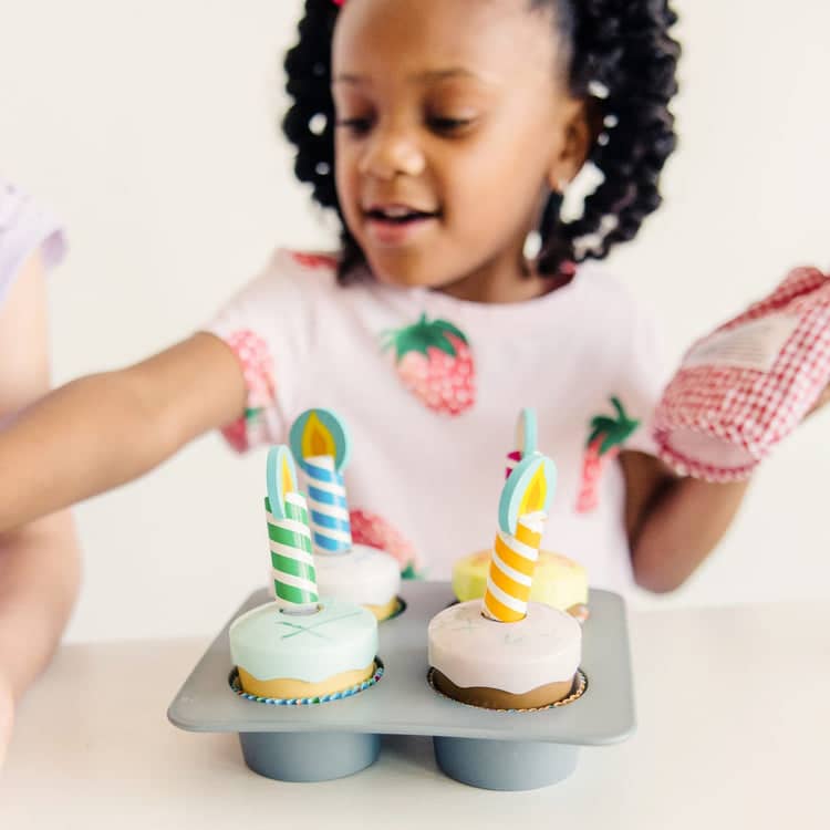 Melissa & Doug - Bake & Decorate Cupcake Set