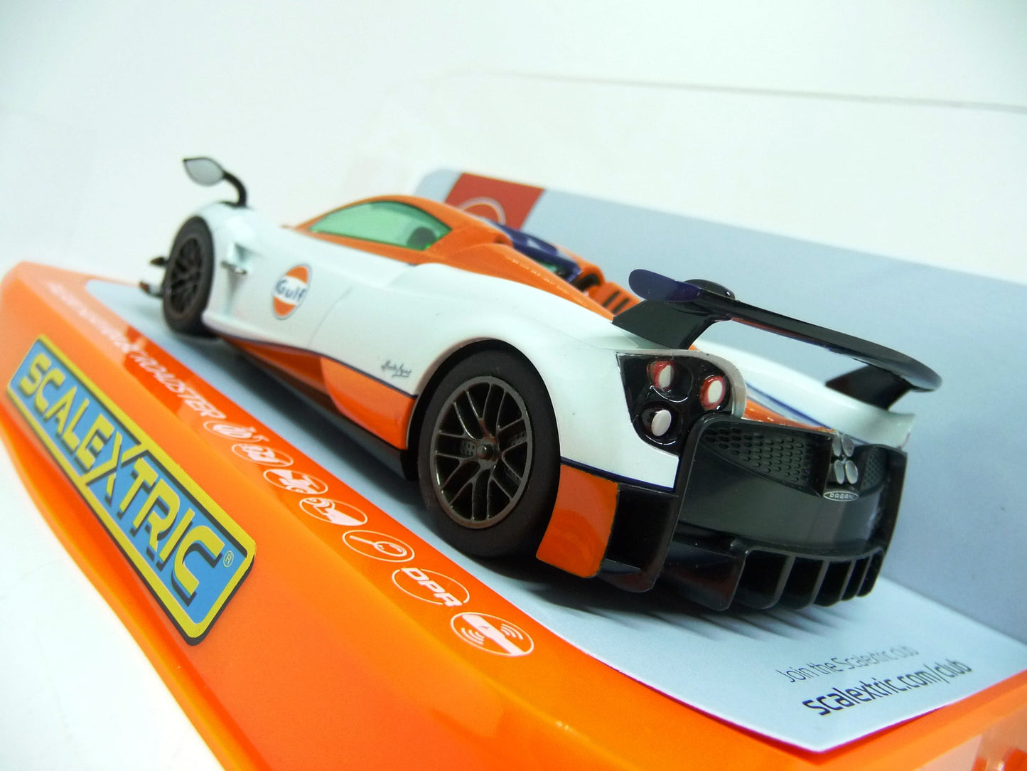 Scalextric C4335 Pagani Huayra Bc Roadster - Gulf Edition
