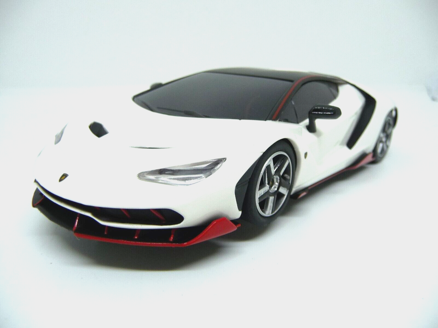 Scalextric C4087 1:32 Lamborghini Centenario WHITE Slot Car Suit Carrera