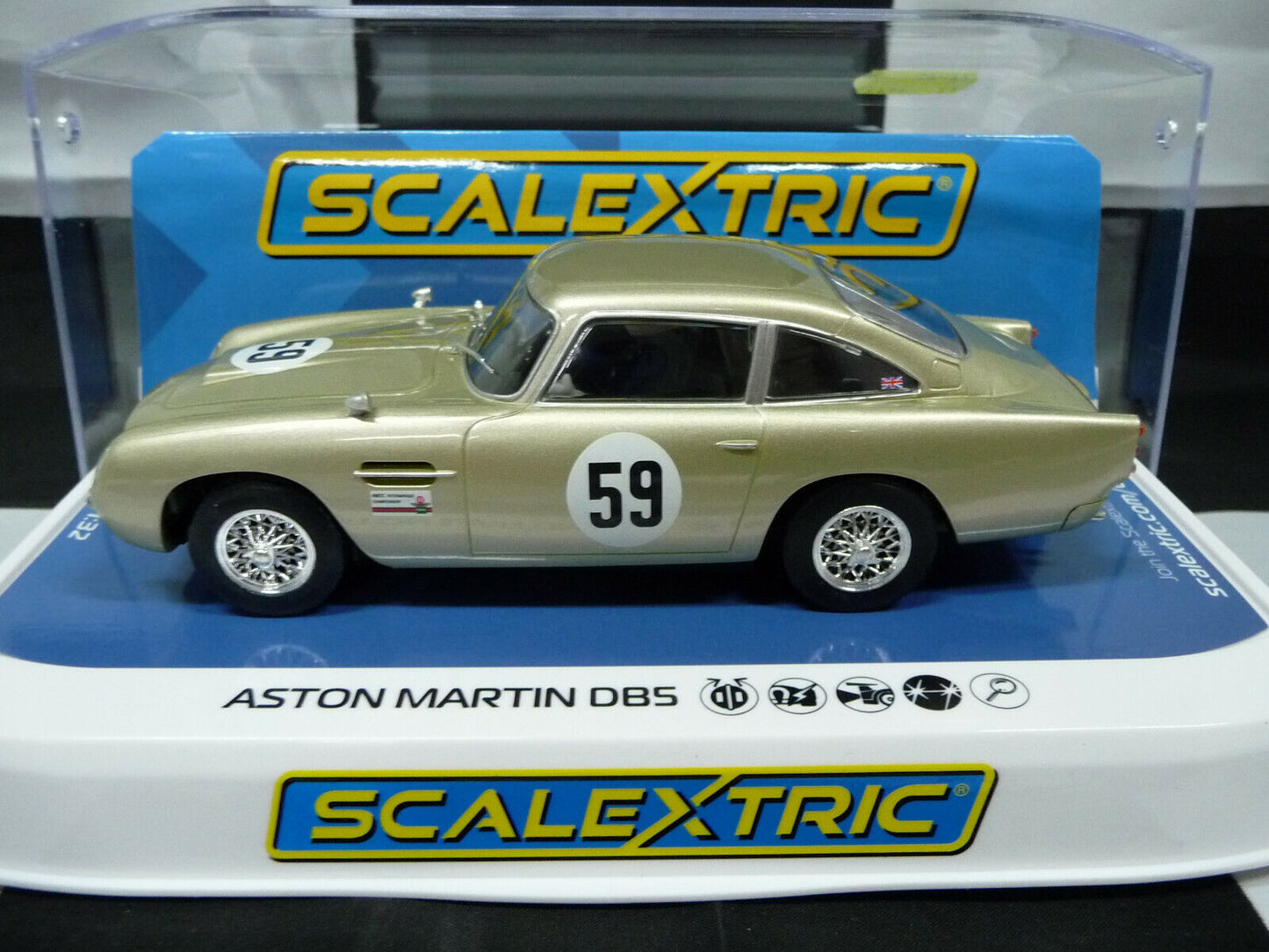 Scalextric C4166 1:32 Aston Martin DB5 White Gold Slot car