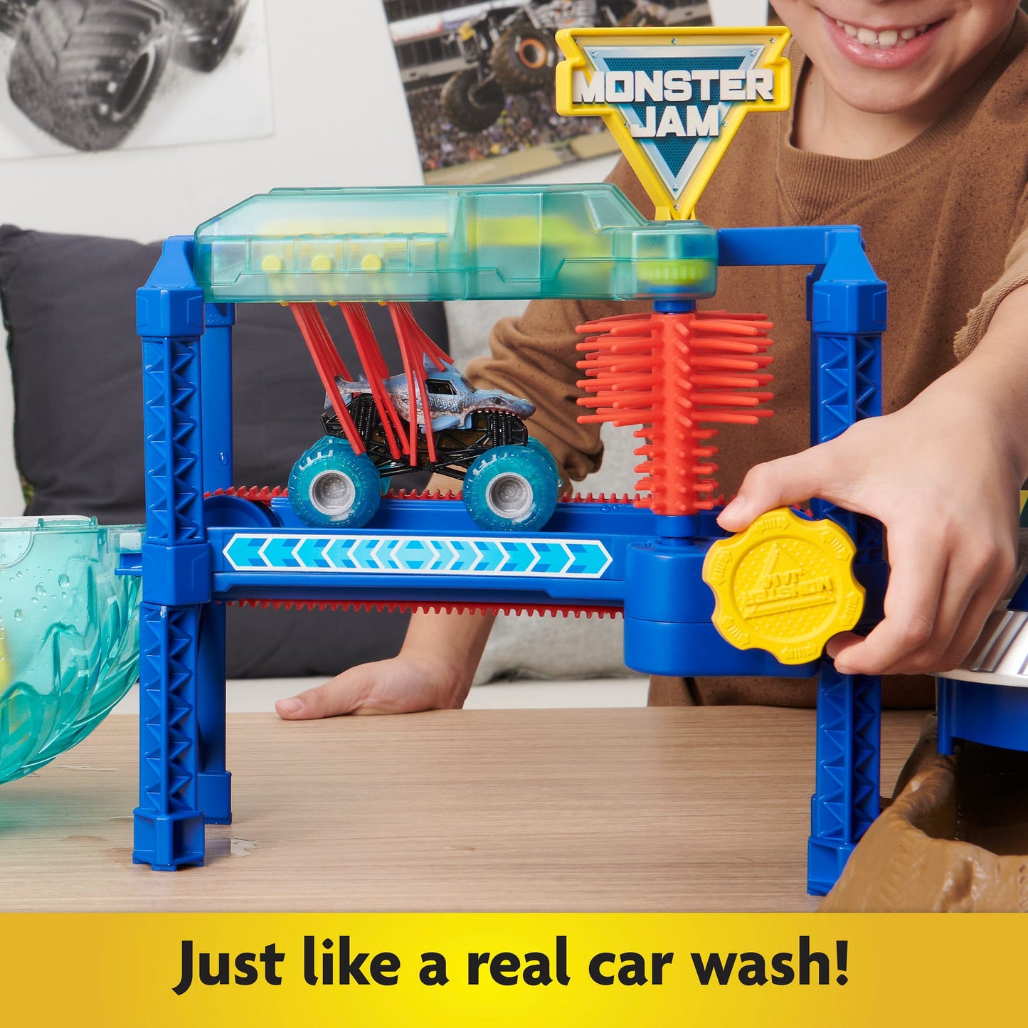 Monster Jam  - Megalodon Monster Wash Includes Coluor-changing Megalodon Monster Truck