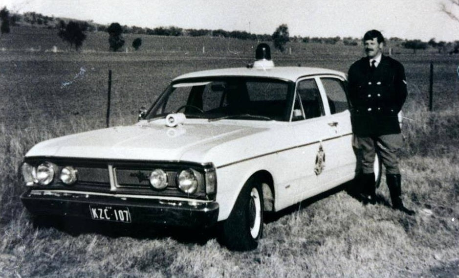 Scalextric C4365 Ford XY Falcon Police Car